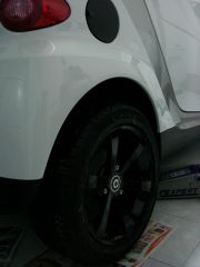 Cerchi nero lucido posteriori + Yokohama C-drive2